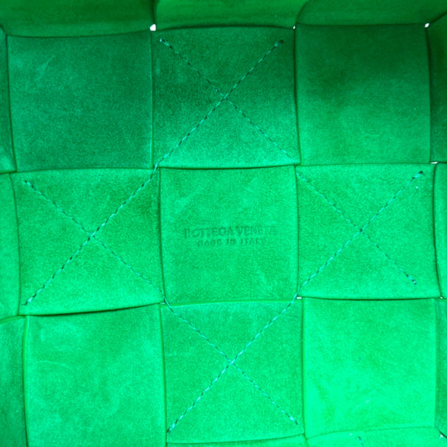 SMALL CASSETTE BUCKET 18 IN WHITE AND GREEN LINING CALFSKIN