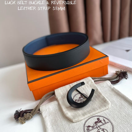 HM LUCK BELT BUCKLE & REVERSIBLE BLACK AND NAVY BLUE LEATHER STRAP 38MM