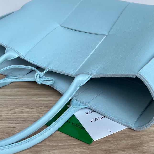 ARCO TOTE 36 IN SKY BLUE CALFSKIN