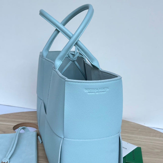 ARCO TOTE 36 IN SKY BLUE CALFSKIN