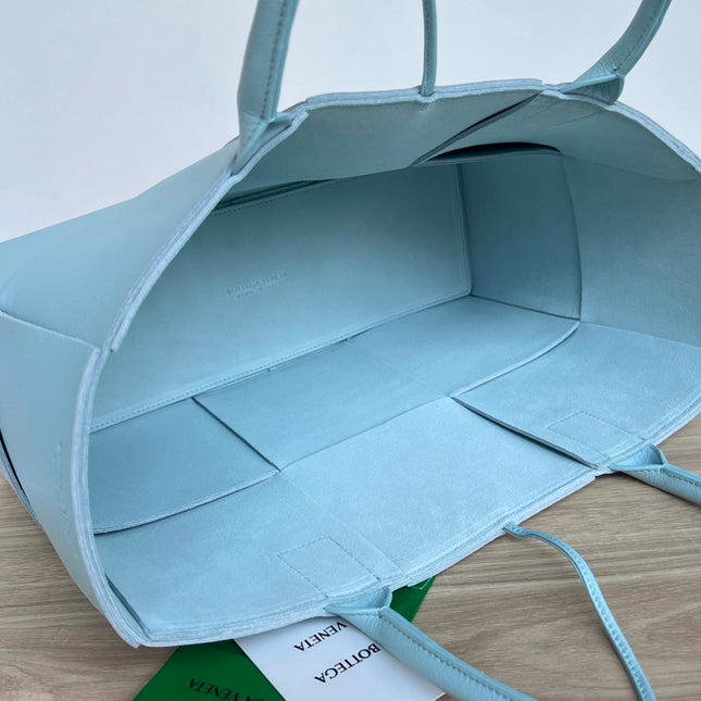 ARCO TOTE 36 IN SKY BLUE CALFSKIN