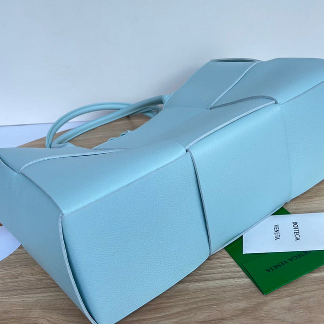 ARCO TOTE 36 IN SKY BLUE CALFSKIN