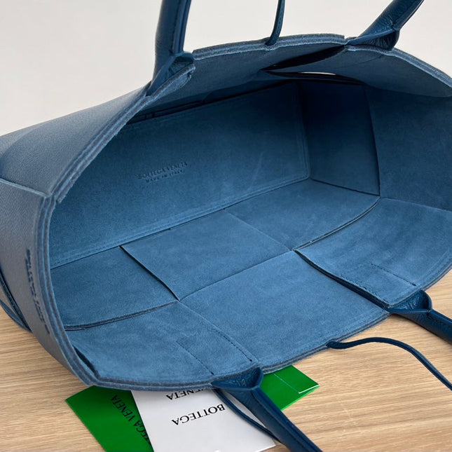 SMALL ARCO TOTE 30 IN AEGEAN BLUE CALFSKIN
