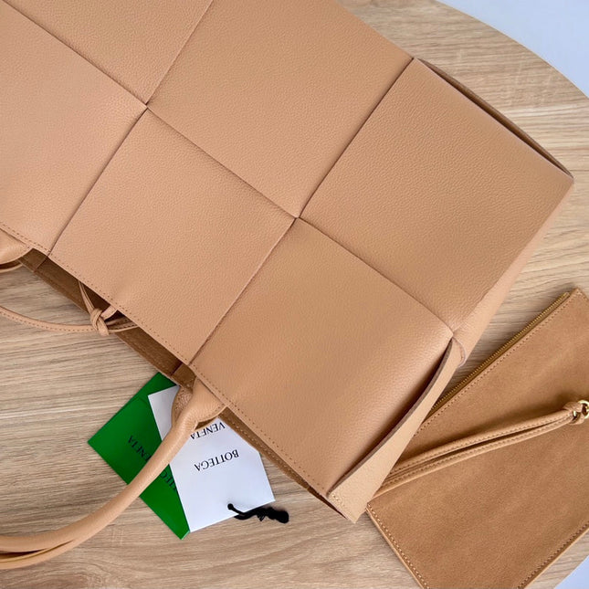 ARCO TOTE 36 IN TAN BROWN CALFSKIN