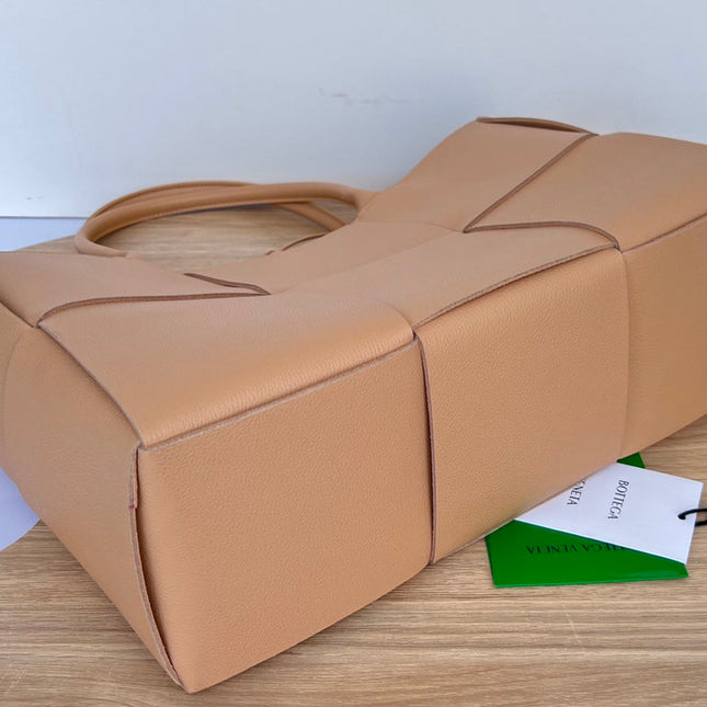 ARCO TOTE 36 IN TAN BROWN CALFSKIN