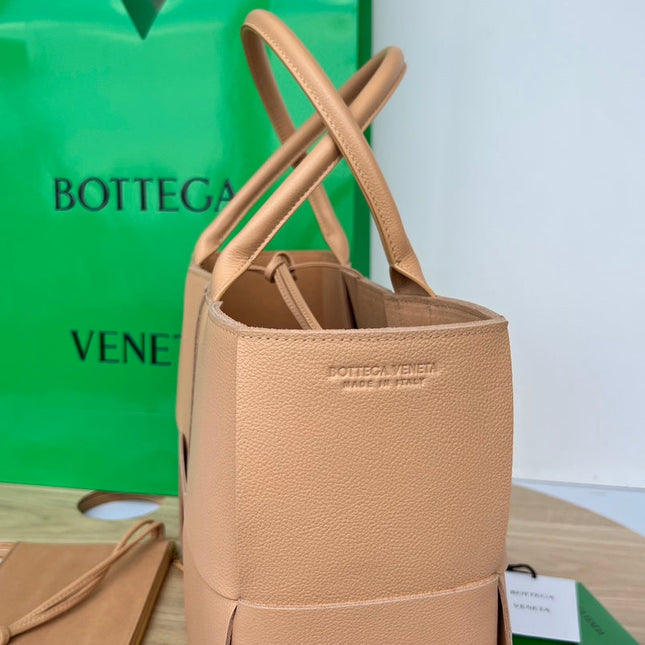 ARCO TOTE 36 IN TAN BROWN CALFSKIN