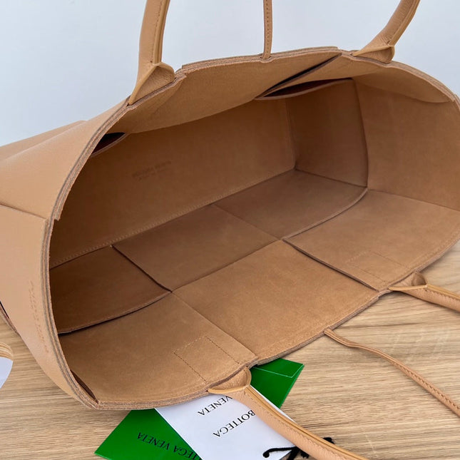 ARCO TOTE 36 IN TAN BROWN CALFSKIN