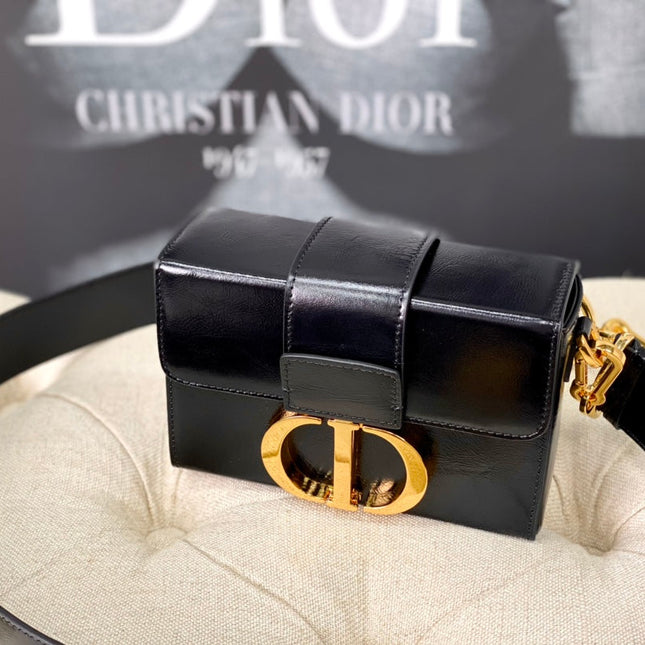 MONTAIGNE 19 HANDBAG IN BLACK CALFSKIN