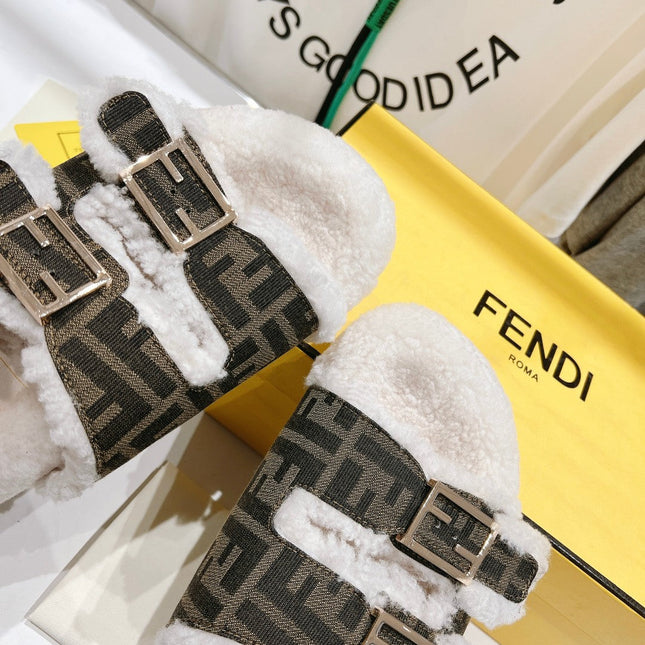 FENDI DAD SANDAL MULE IN BROWN MONOGRAM FF CANVAS WITH WHITE FLEECE