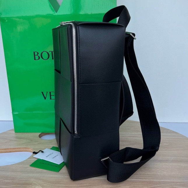 WOVEN BACKPACK 34 IN BLACK LAMBSKIN