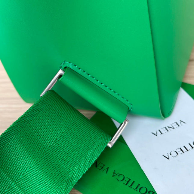 WOVEN BACKPACK 34 IN EMERALD GREEN LAMBSKIN
