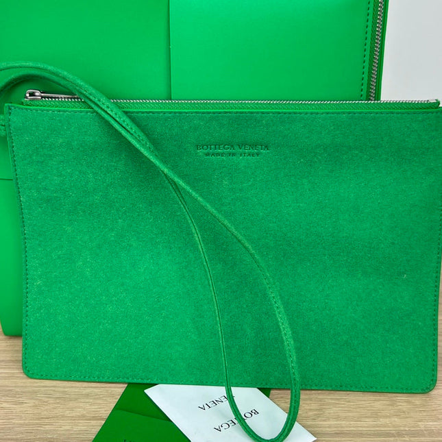 WOVEN BACKPACK 34 IN EMERALD GREEN LAMBSKIN