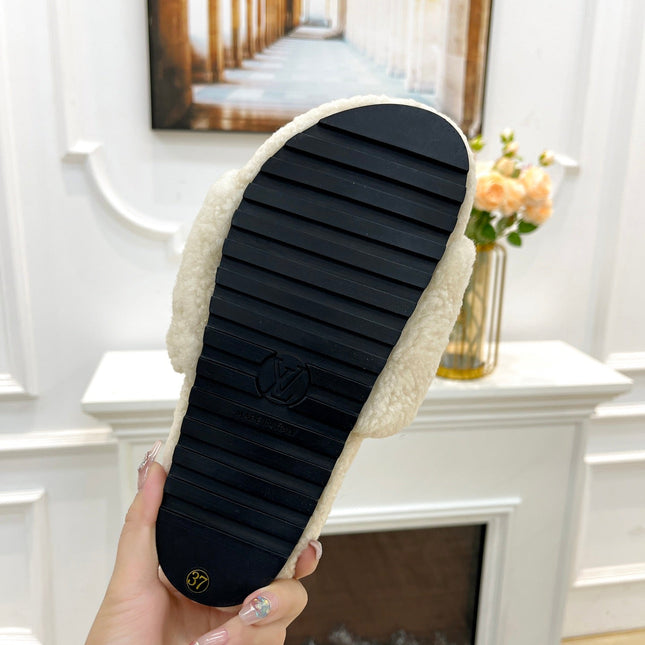 LV FLAT SLIPPER IN WHITE MIX COBALT BLUE SHEARLING