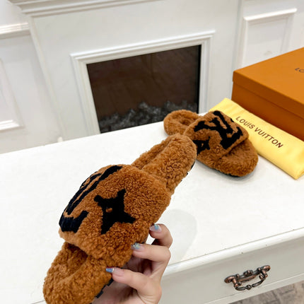 LV FLAT SLIPPER IN GINGERBREAD BROWN MIX BLACK SHEARLING