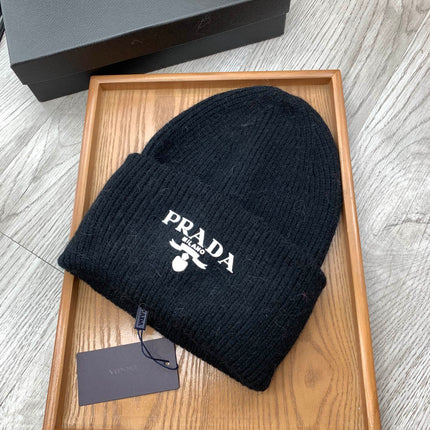 BEANIE HAT IN BLACK WOOL 108753