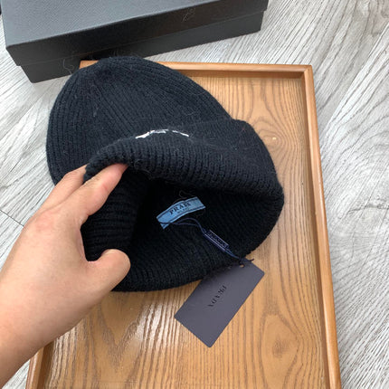 BEANIE HAT IN BLACK WOOL 108753