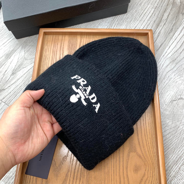 BEANIE HAT IN BLACK WOOL 108753