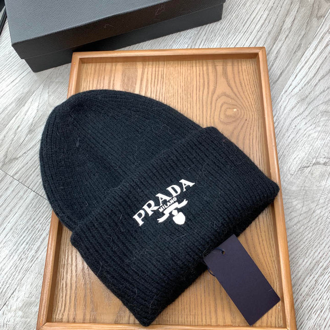 BEANIE HAT IN BLACK WOOL 108753