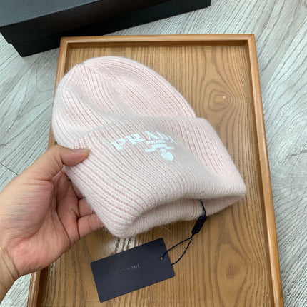 BEANIE HAT IN SOLF PINK WOOL 108751