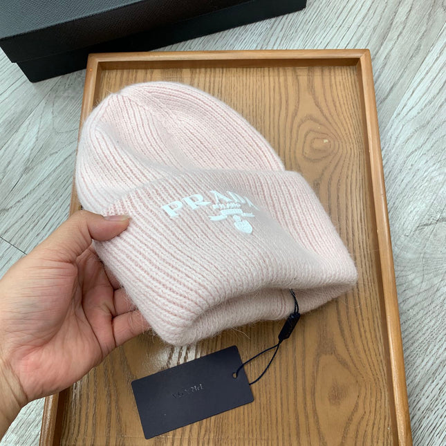 BEANIE HAT IN SOLF PINK WOOL 108751