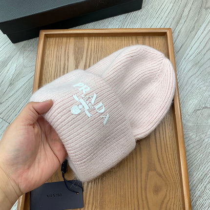 BEANIE HAT IN SOLF PINK WOOL 108751