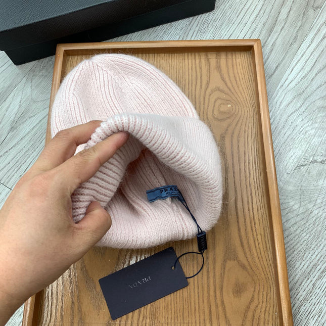 BEANIE HAT IN SOLF PINK WOOL 108751