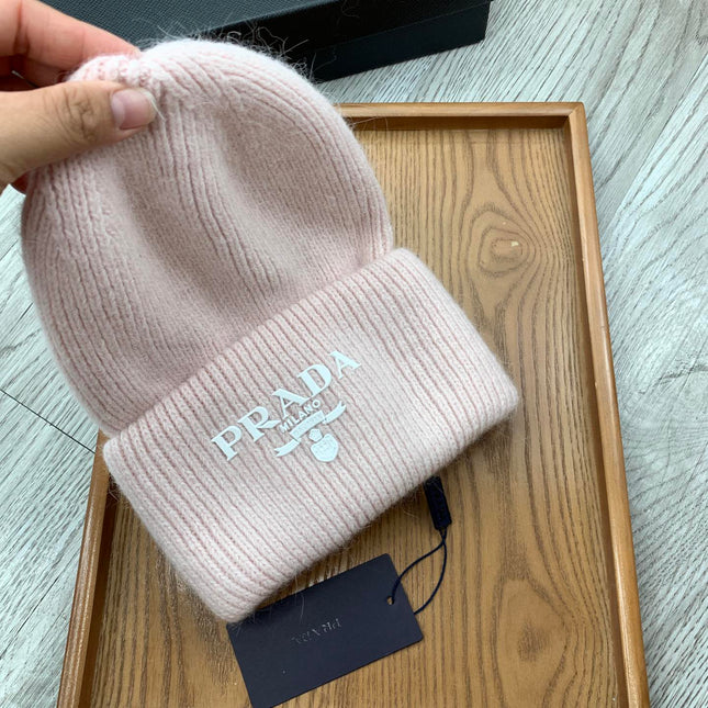 BEANIE HAT IN SOLF PINK WOOL 108751
