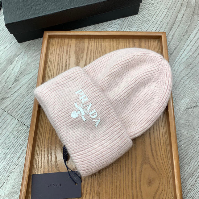 BEANIE HAT IN SOLF PINK WOOL 108751