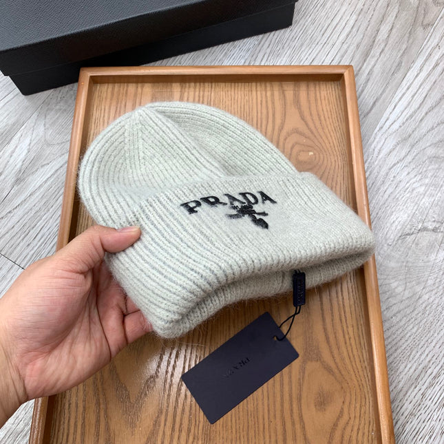 BEANIE HAT IN PALE GRAY WOOL 108746