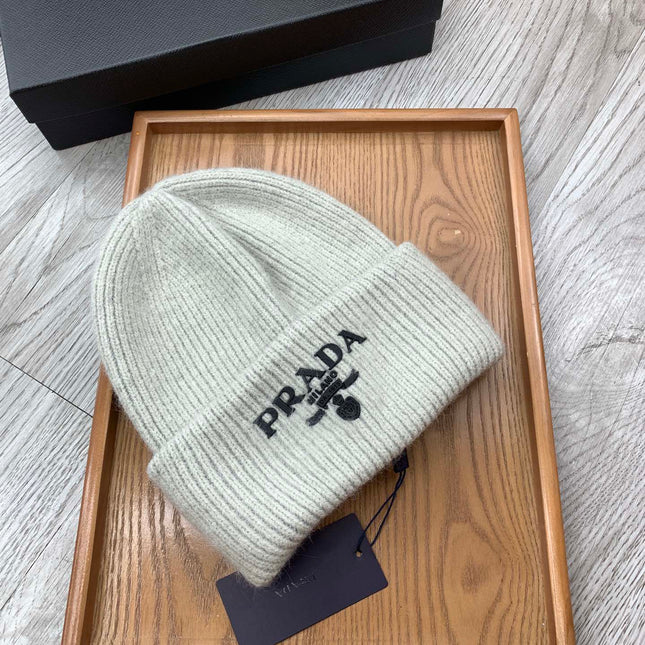 BEANIE HAT IN PALE GRAY WOOL 108746