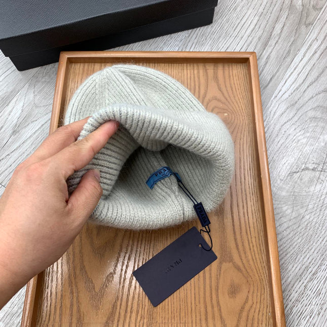 BEANIE HAT IN PALE GRAY WOOL 108746