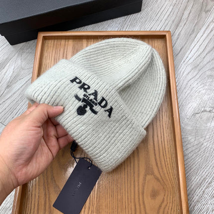 BEANIE HAT IN PALE GRAY WOOL 108746