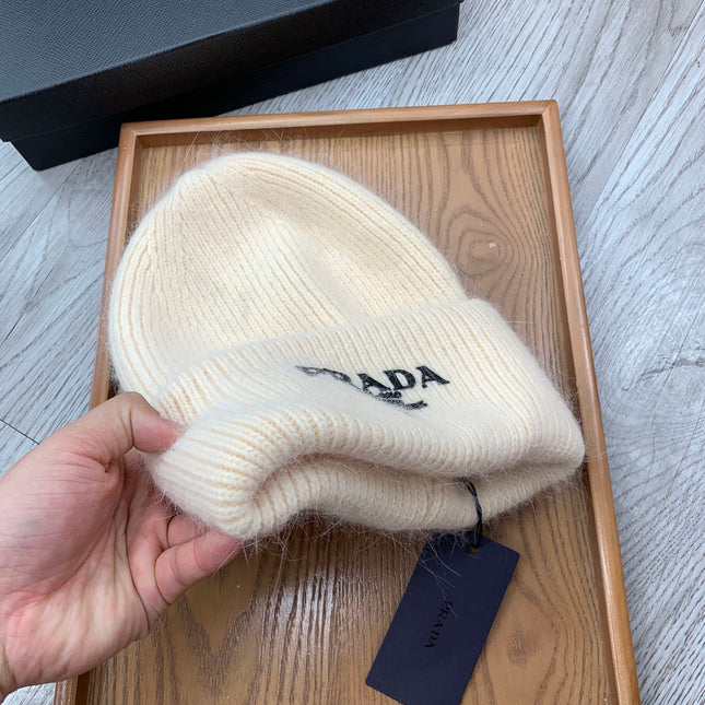 BEANIE HAT IN BEIGE CREAM WOOL 108745