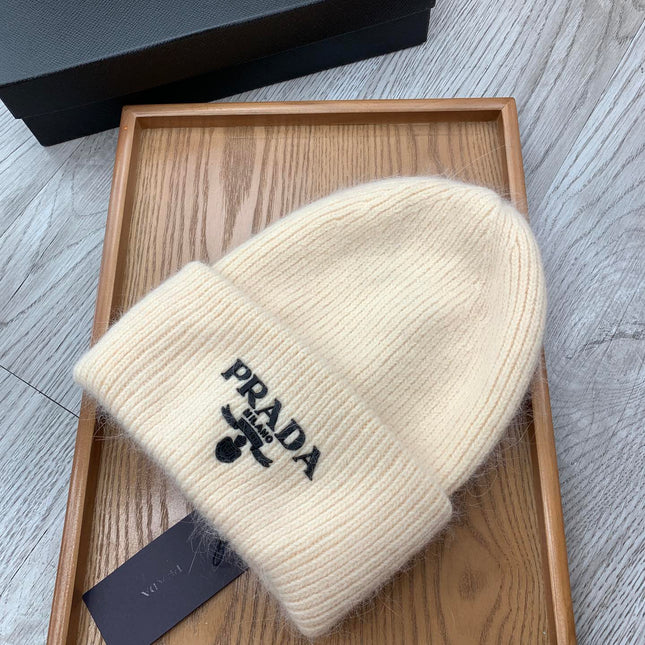 BEANIE HAT IN BEIGE CREAM WOOL 108745