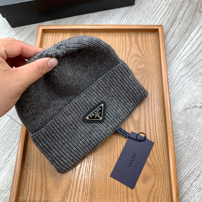 BEANIIE HAT IN GRAPHITE GRAY WOOL 335032