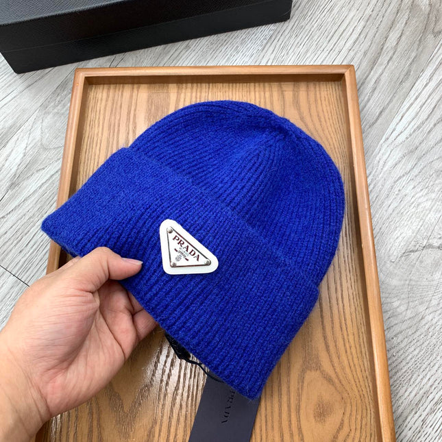 BEANIIE HAT IN AZURE BLUE WOOL 335033