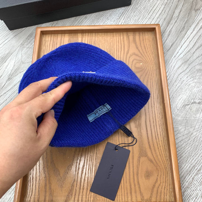 BEANIIE HAT IN AZURE BLUE WOOL 335033