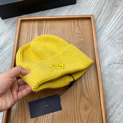 BEANIIE HAT IN CLASSIC YELLOW WOOL 335035