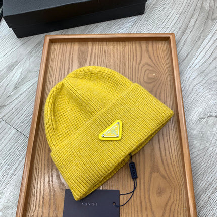 BEANIIE HAT IN CLASSIC YELLOW WOOL 335035