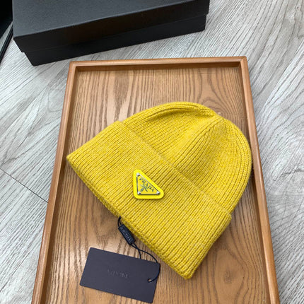 BEANIIE HAT IN CLASSIC YELLOW WOOL 335035