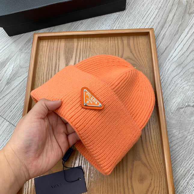 BEANIIE HAT IN CARROT ORANGE WOOL 335036