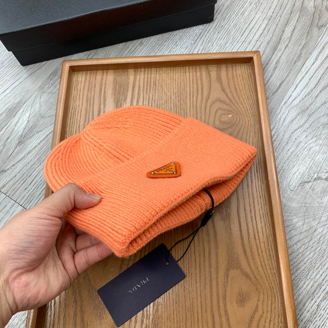 BEANIIE HAT IN CARROT ORANGE WOOL 335036