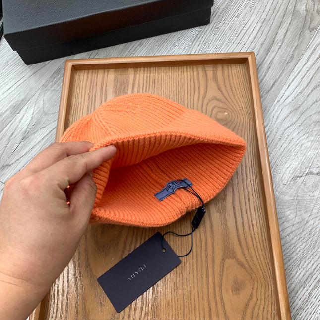 BEANIIE HAT IN CARROT ORANGE WOOL 335036