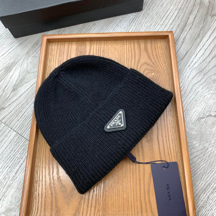 BEANIIE HAT IN BLACK WOOL 335039