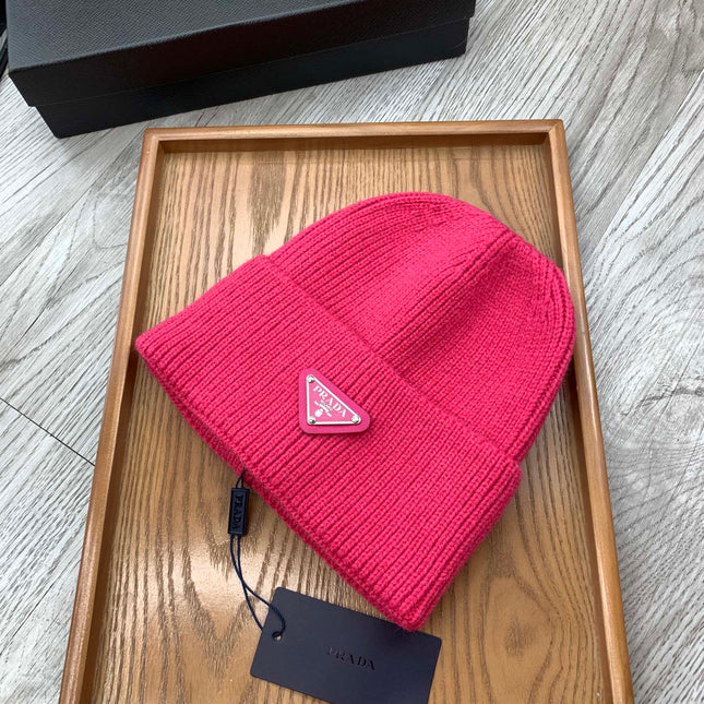 BEANIIE HAT IN BRIGHT PINK WOOL 335037