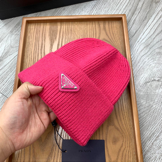 BEANIIE HAT IN BRIGHT PINK WOOL 335037