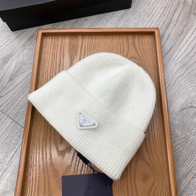 BEANIIE HAT IN WHITE WOOL 335040