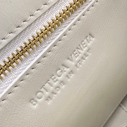 CASSETTE 28 IN WHITE SOFT LAMBSKIN