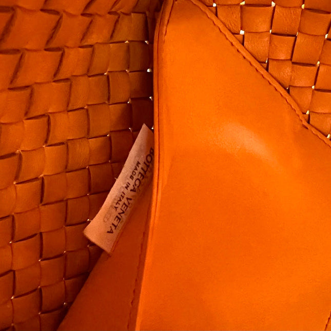 SMALL CABAT 32 IN UT ORANGE LAMBSKIN