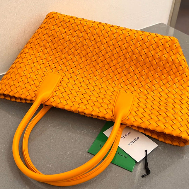 SMALL CABAT 32 IN UT ORANGE LAMBSKIN